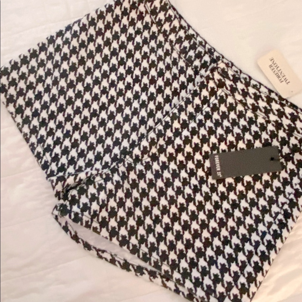 Forever 21 black and white shorts